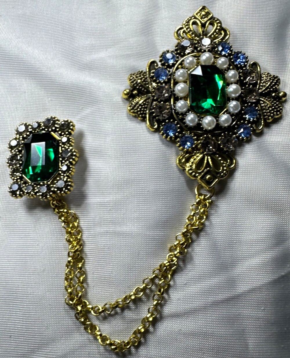Emerald Green Rhinestone Faux Pearl Double Chain Brooch Gold Tone Lapel Pin